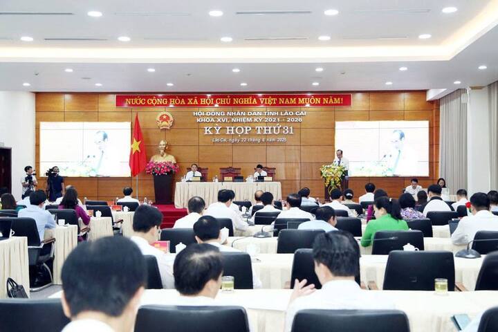 Kỳ họp thứ 31 HĐND tỉnh Lào Cai khóa XVI, nhiệm kỳ 2021 – 2026 xem xét thông qua nhiều nội dung. Ảnh: CTTĐTLC