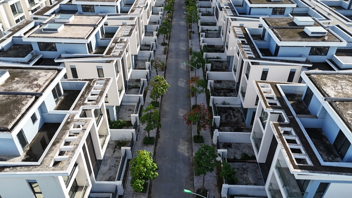 Đường xá, đèn chiếu sáng đã đồng bộ, nhưng khu biệt thự vẫn vắng bóng cư dân