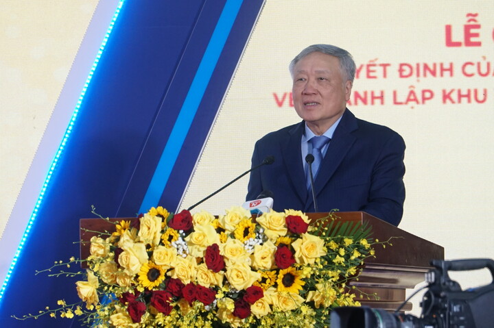 Phó Thủ tướng Thường trực Chính phủ Nguyễn Hòa Bình phát. biểu chỉ đạo tại Lễ công bố Quyết định của Thủ tướng Chính phủ về thành lập Khu thương mại tự do Đà Nẵng (Ảnh: Vũ Lê)