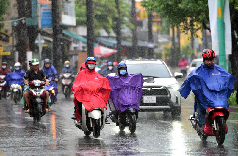 Thời tiết hôm nay 23/6, Hà Nội dự báo có mưa rào và dông. Ảnh minh hoạ