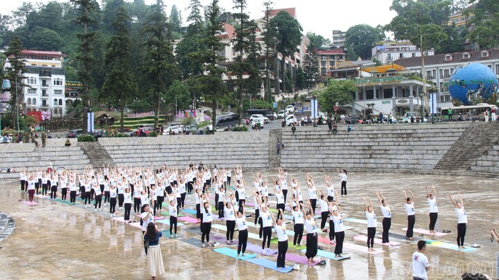Ngày Quốc tế Yoga năm 2025 tại Sap Pa có nhiều câu lạc bộ Yoga tham dự với nhiều hoạt đông sôi nổi. Ảnh: BLC