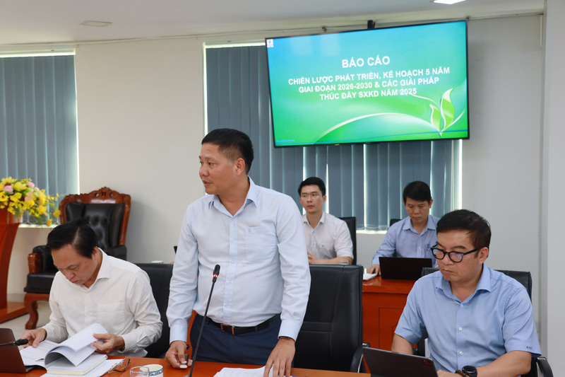 Ông Bùi Ngọc Dương, Chủ tịch HĐQT BSR báo cáo về chiến lược phát triển, kế hoạch 5 năm giai đoạn 2026 - 2030. (Ảnh: BSR)