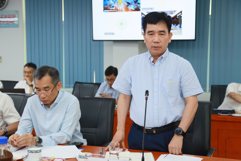 Ông Lê Xuân Huyên, Phó Tổng Giám đốc Petrovietnam nhấn mạnh công tác đảm bảo an toàn tuyệt đối trong hoạt động của NMLD Dung Quất. Qua đó, tiếp tục nghiên cứu khả thi về việc nâng cao công suất hoạt động của các phân xưởng nhà máy đảm bảo an toàn, ổn định. (Ảnh: BSR)
