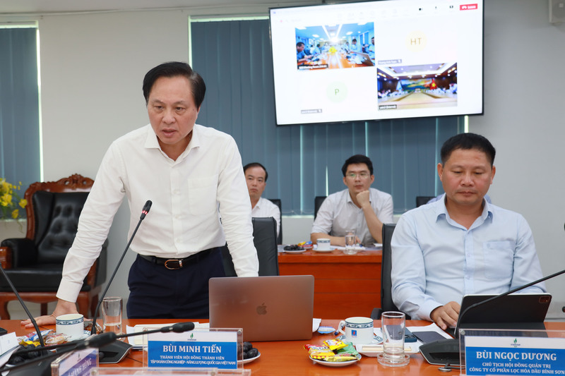 Ông Bùi Minh Tiến, Thành viên HĐQT Petrovietnam đề nghị BSR tiếp tục nghiên cứu các giải chiến lược về các công tác thị trường và đẩy mạnh việc đầu tư phù hợp với xu hướng chuyển dịch năng lượng hiện nay. (Ảnh: BSR)