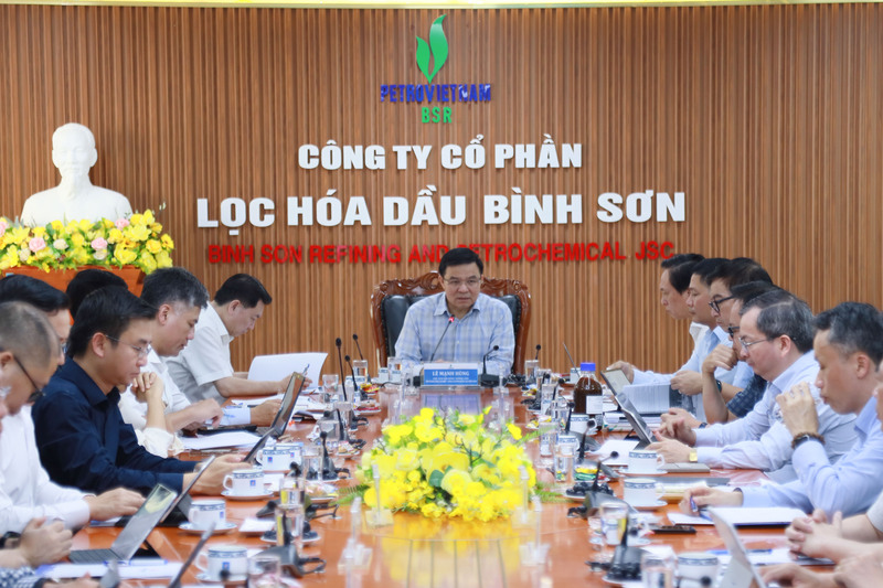 Ông Lê Mạnh Hùng, Chủ tịch HĐTV Petrovietnam yêu cầu BSR các giải pháp về mô hình kinh doanh, hiệu quả bền vững, khoa học công nghệ, dịch chuyển năng lượng… để tiếp tục phát triển đột phá, phù hợp với xu hướng chuyển dịch trong giai đoạn 2026 - 2030. (Ảnh: BSR)