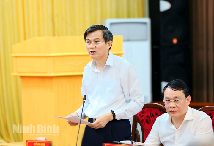 Đồng chí Bí thư Tỉnh ủy Ninh Bình Đoàn Minh Huấn phát biểu tại buổi làm việc. Ảnh Báo Ninh Bình