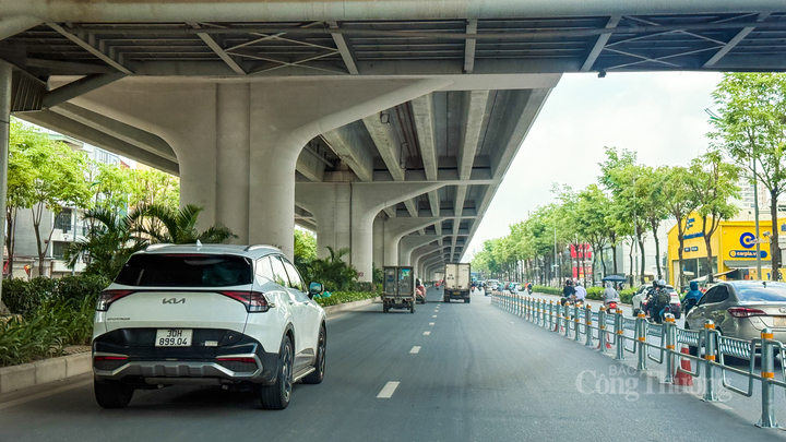 Các trường hợp xe máy đi vào làn xe ô tô bên trong phân làn cứng sẽ được cơ quan chức năng nhắc nhở trong giai đoạn thử nghiệm