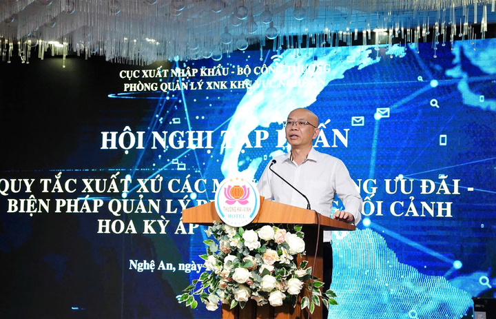 Ông Trần Thanh Hải - Phó Cục trưởng Cục Xuất nhập khẩu, Bộ Công Thương chia sẻ thông tin quan trọng về hoạt động xuất xứ hàng hóa trong thời gian tới. Ảnh: Hải Yến
