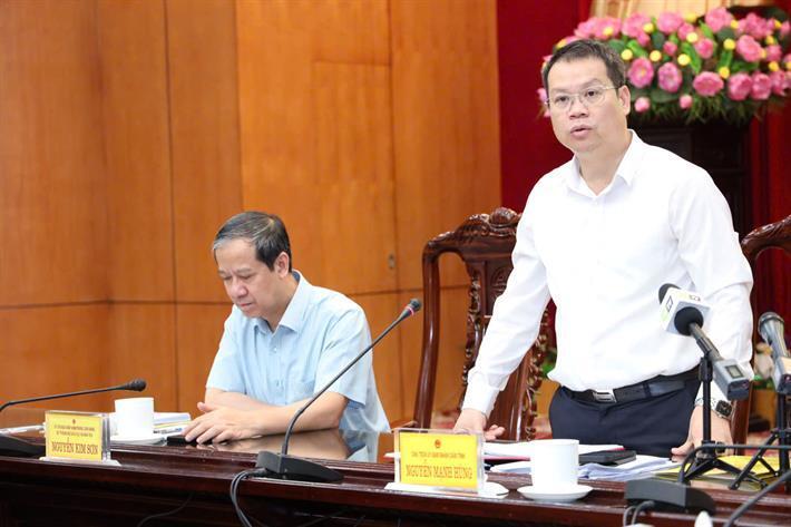 Chủ tịch UBND tỉnh Thái Bình Nguyễn Mạnh Hùng phát biểu tiếp thu các ý kiến của Bộ trưởng Bộ Giáo dục và Đào tạo