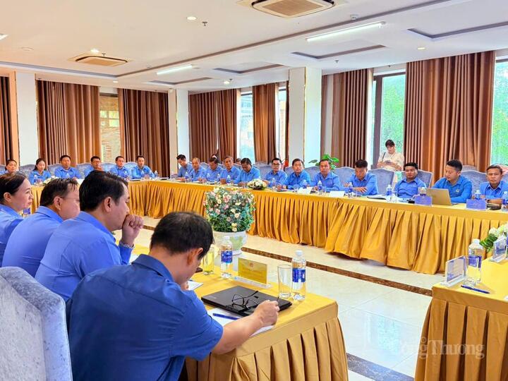 Các đại biểu, giảng viên, học viên tham dự khoá tập huấn