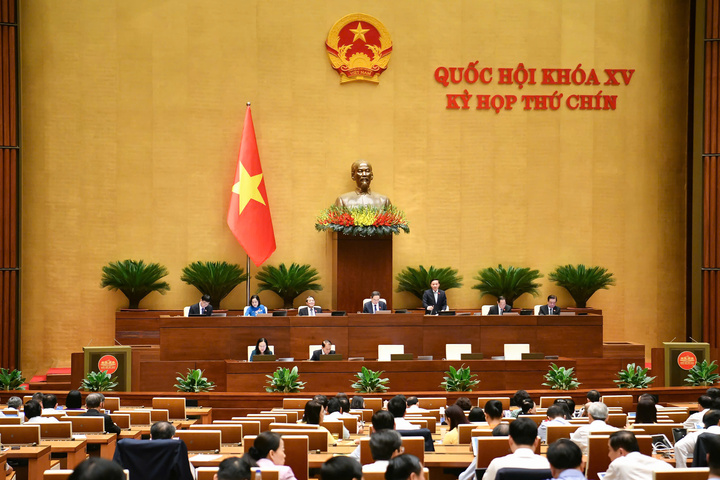 Chiều 24/6/2025, Quốc hội biểu quyết thông qua Luật sửa đổi, bổ sung một số điều của Luật Tổ chức Tòa án nhân dân. Ảnh: VPQH