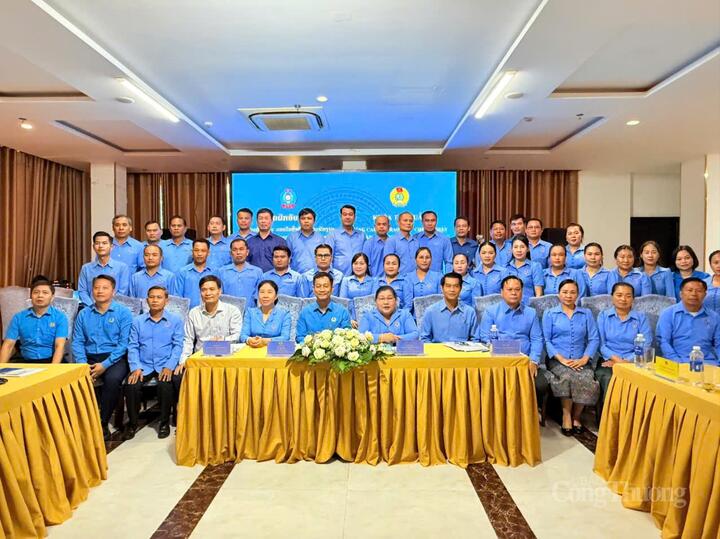 Các đại biểu, giảng viên, học viên chụp hình lưu niện tại chương trình tập huấn lần này.