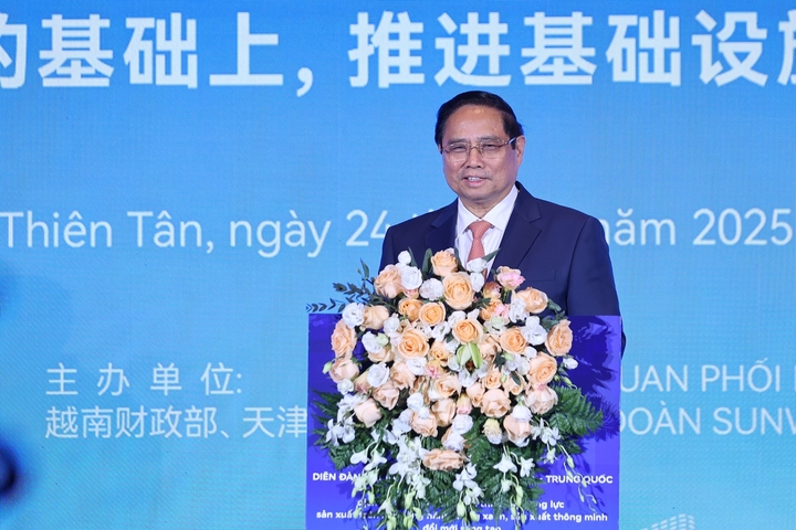 Thủ tướng mong các doanh nghiệp đẩy mạnh kết nối trên cơ sở, nền tảng quan hệ tốt đẹp giữa hai nước với tinh thần lợi ích hài hòa, rủi ro chia sẻ. Ảnh: VGP/Nhật Bắc
