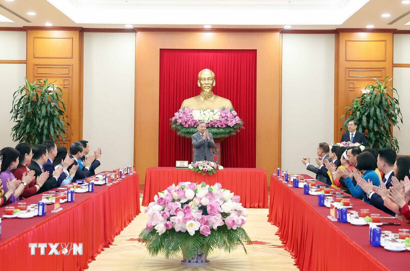 Tổng Bí thư Tô Lâm đã có buổi gặp mặt với Nhóm đại biểu Quốc hội trẻ khóa XV nhân kỷ niệm 10 năm thành lập Nhóm (2015 - 2025). Ảnh: TTXVN