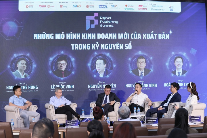 Các chuyên gia chia sẻ tại Diễn đàn xuất bản số 2025. Ảnh: Q.N