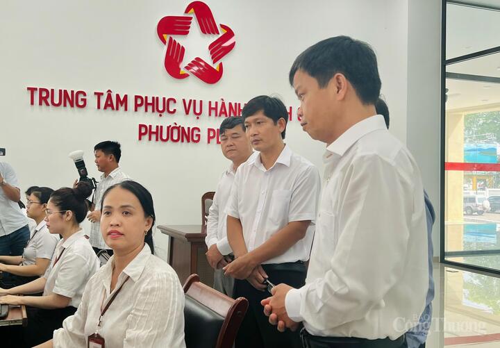 Lãnh đạo tỉnh Gia Lai giám sát tại phường Pleiku. Ảnh: Duy Tín