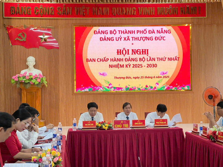 Vận hành thử nghiệm kỳ họp Đảng ủy xã Thượng Đức, thành phố Đà Nẵng (mới) sáng 25/6. Ảnh: Bình An