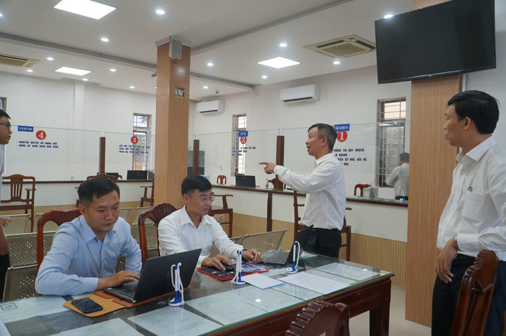 Vận hành thử nghiệm Trung tâm Phục vụ hành chính công phường Hòa Khánh, thành phố Đà Nẵng (mới) chiều 25/6. Ảnh: Vũ Lê