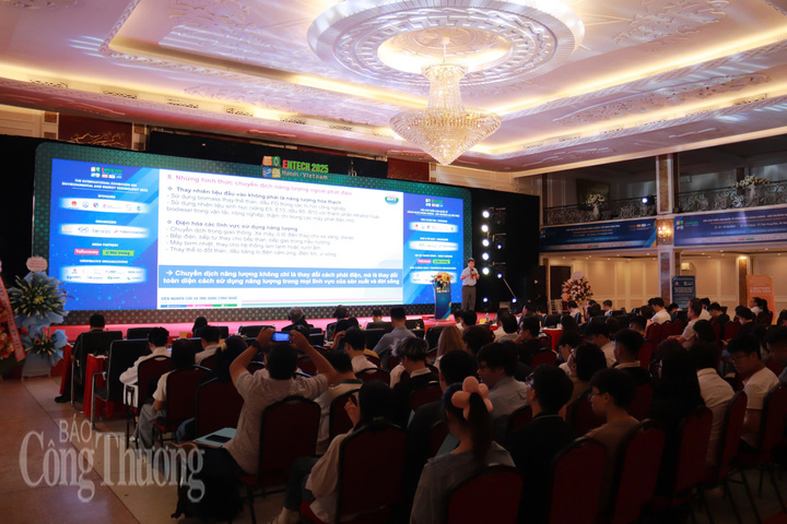 Diễn đàn chuyển dịch năng lượng Việt Nam năm 2025 chính thức khai mạc chiều 25/6. Ảnh: Thanh Tuấn