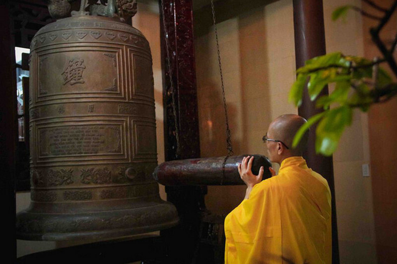 Giáo hội Phật giáo Việt Nam đề nghị các chùa, tự viện trên cả nước cử hành ba hồi chuông trống cầu quốc thái dân an vào sáng 1/7. Ảnh minh hoạ