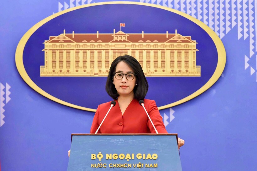 Người phát ngôn Bộ Ngoại giap Phạm Thu Hằng thông tin về việc các bên đạt được thỏa thuận ngừng bắn cho xung đột Iran và Israel. Ảnh: Nguyễn Hồng