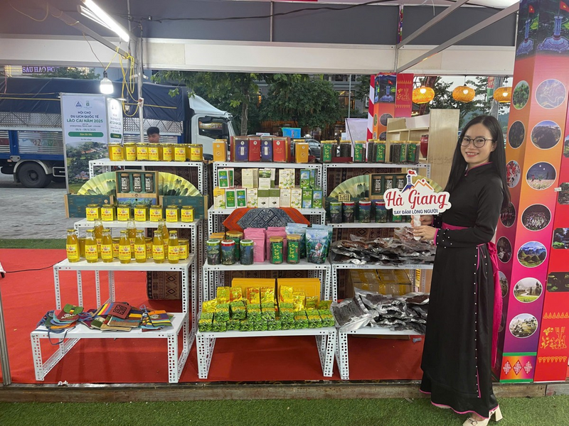 Nhiều sản phẩm đặc trưng của Hà Giang được khách trong và ngoài nước yêu thích. Ảnh: Bình Nguyên