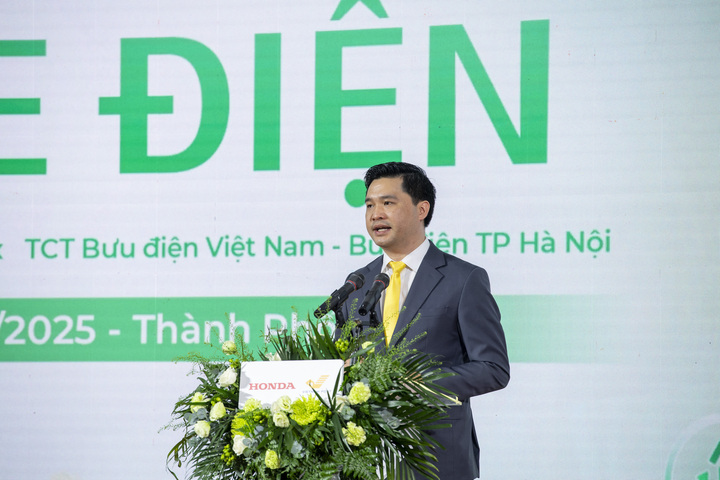 Ông Bùi Văn Hoàng, Giám đốc Bưu điện Hà Nội phát biểu. Ảnh: Duy Minh