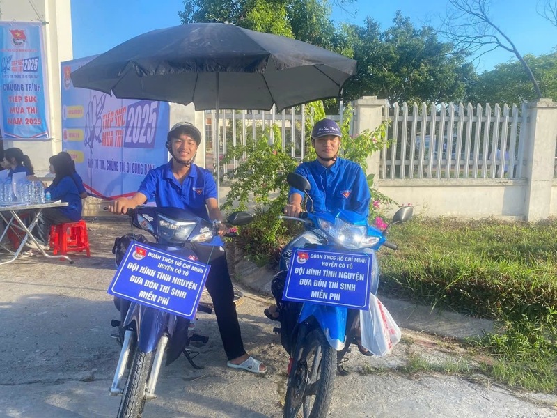 Đoàn thanh niên tiếp sức đưa đón thí sinh tham gia kỳ thi