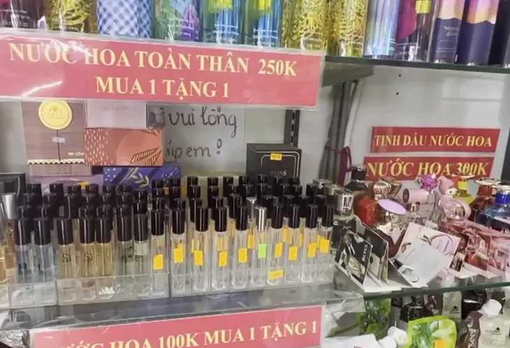 Nước hoa hiệu với giá rẻ bất ngờ.