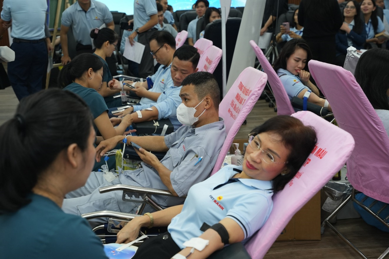 Cán bộ nhân viên của Vietbank hưởng ứng ngày hội hiến máu vì cộng đồng
