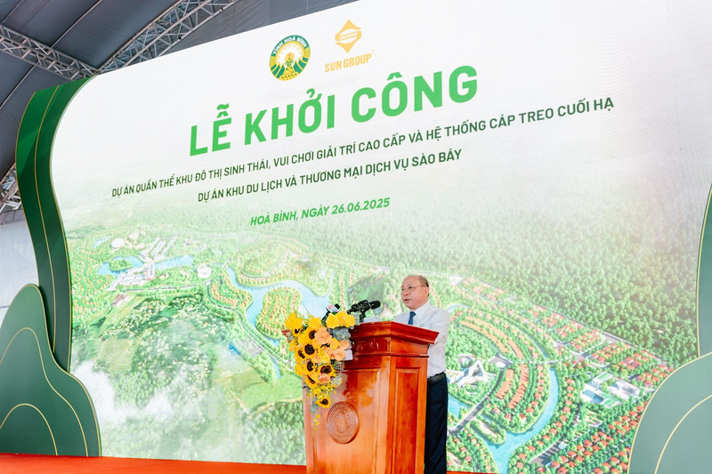 Ông Bùi Đức Hinh - Chủ tịch UBND tỉnh Hòa Bình phát biểu tại sự kiện