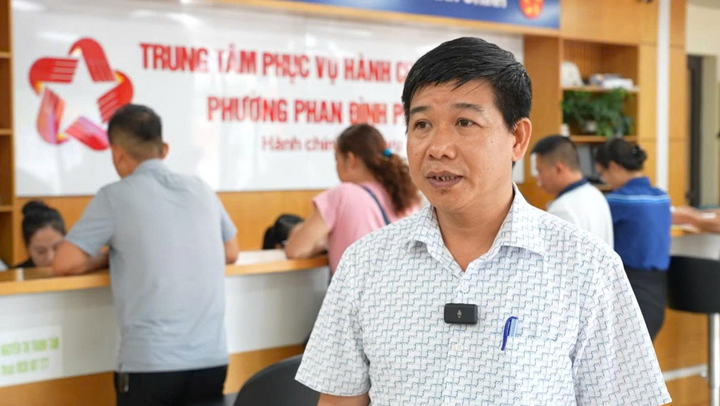Ông Trần Đình Thìn - Phó Chủ tịch UBND phường Phan Đình Phùng – Giám đốc Trung tâm phục vụ hành chính công phường Phan Đình Phùng phát biểu