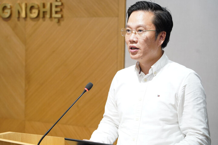 Ông Hà Minh Hiệp, Chủ tịch Ủy ban Tiêu chuẩn Đo lường Chất lượng Quốc gia chia sẻ về những điểm mới của Luật Sửa đổi, bổ sung một số điều của Luật Chất lượng sản phẩm, hàng hoá. Ảnh: Phong Lâm
