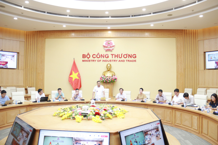 Thứ trưởng Nguyễn Hoàng Long phát biểu. Ảnh: Thanh Tuấn
