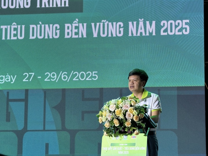 TS. Tạ Đình Thi, Phó Chủ nhiệm Ủy ban Khoa học, Công nghệ và Môi trường của Quốc hội phát biểu tại Chương trình Thúc đẩy sản xuất, tiêu dùng bền vững năm 2025. Ảnh: Hoàng Lan