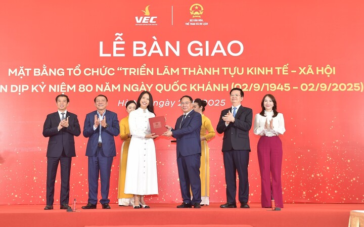 Lễ bàn giao mặt bằng tổ chức Triển lãm thành tựu kinh tế - xã hội. Ảnh: VGP/Giang Thanh