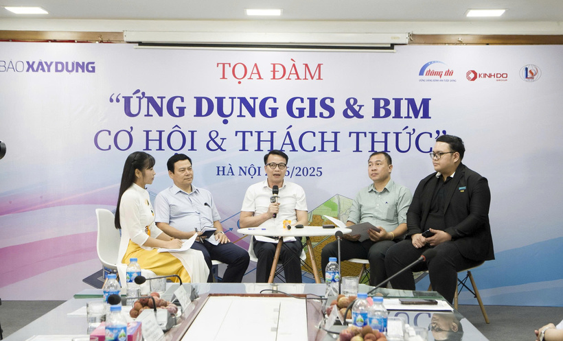 Phiên thảo luận tại tọa đàm.