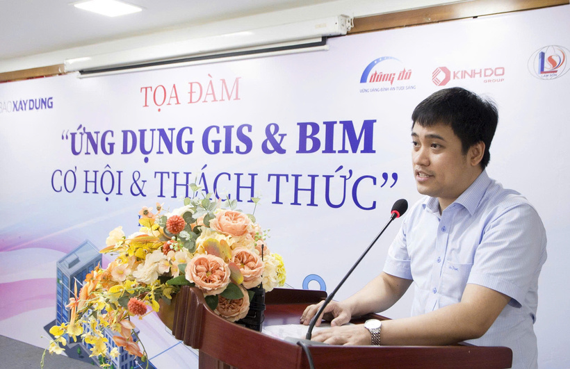 Phó Tổng Biên tập Báo Xây dựng Nguyễn Sơn Tùng phát biểu khai mạc.