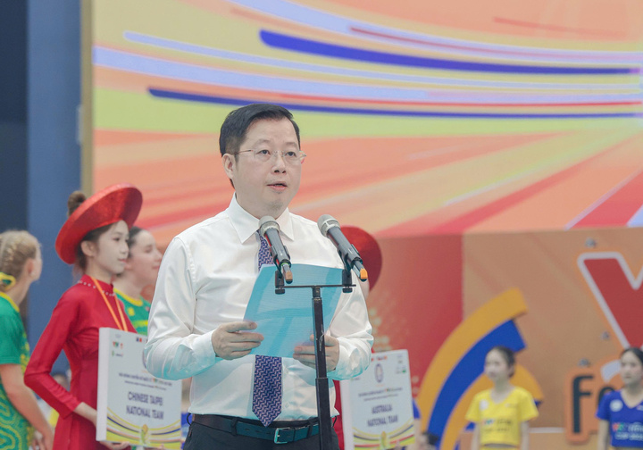 Tổng Giám đốc Đài Truyền hình Việt Nam Nguyễn Thanh Lâm phát biểu tại Giải Bóng chuyền nữ Quốc tế VTV Ferroli Cup 2025. Ảnh: Trà Hương