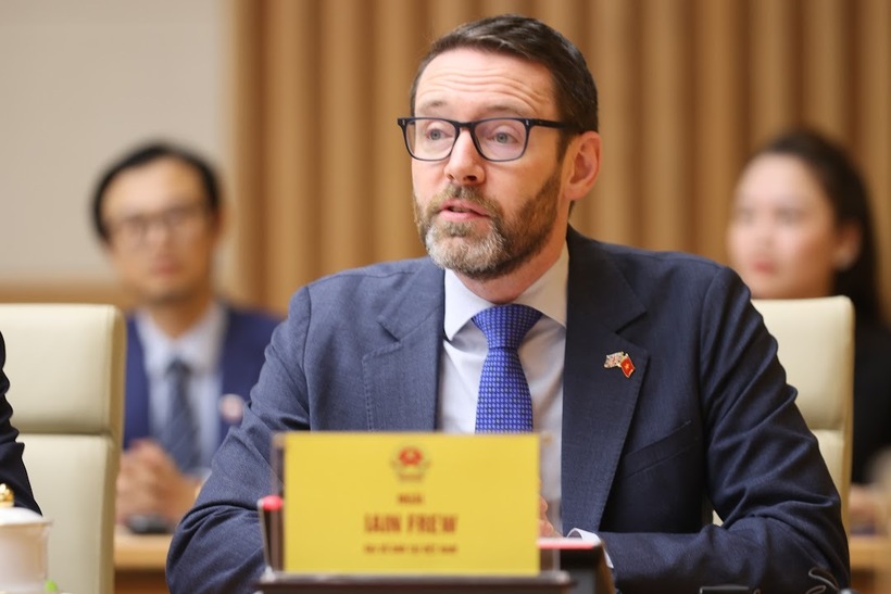 Đại sứ đặc mệnh toàn quyền của Vương quốc Anh tại Việt Nam Ian Grant Frew phát biểu mở đầu Tọa đàm. Ảnh: VGP/Nhật Bắc
