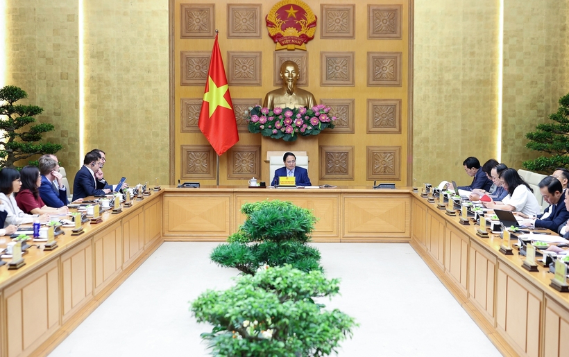 Thủ tướng khẳng định, Việt Nam cam kết tiếp tục xây dựng môi trường kinh doanh phù hợp kinh tế thị trường, luật pháp 2 nước; bảo đảm an ninh, an toàn, quyền và lợi ích hợp pháp, chính đáng của người nước ngoài, doanh nghiệp nước ngoài, trong đó có doanh nghiệp Anh tại Việt Nam. Ảnh: VGP/Nhật Bắc