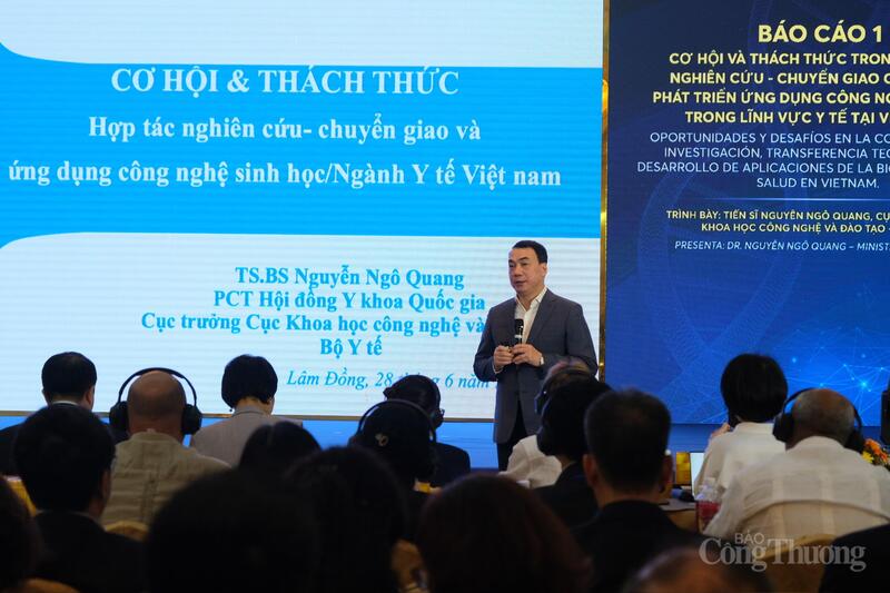 TS.BS Nguyễn Ngô Quang, Phó Chủ tịch Hội đồng Y khoa Quốc gia, Cục trưởng Cục Khoa học công nghệ và đào tạo, Bộ Y tế trình bày tham luận tại hội thảo. Ảnh: Duy Tín