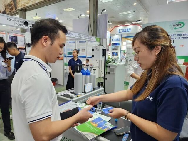 Hoạt động tuyên truyền về sử dụng năng lượng tiết kiệm và hiệu quả đã được thành phố Hà Nội triển khai mạnh trong thời gian qua. Ảnh minh hoạ