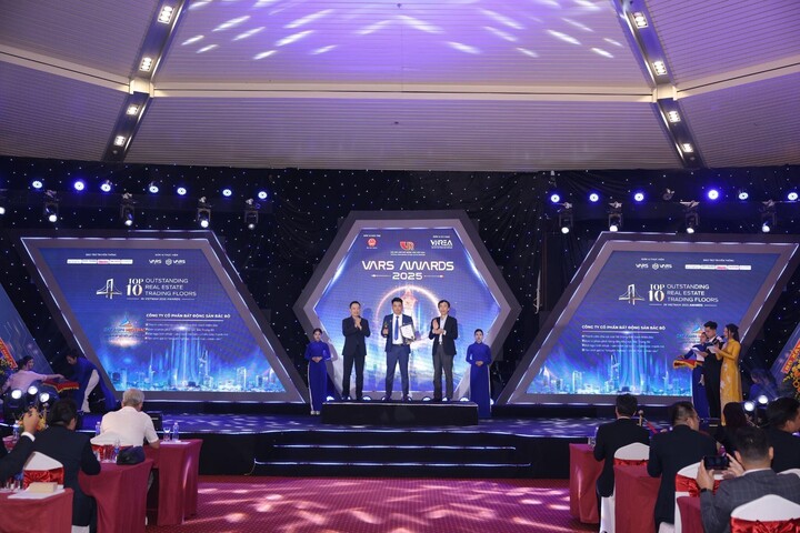 Bất Động Sản Bắc Bộ vinh dự nhận giải Top 10 Sàn giao dịch BĐS xuất sắc nhất Việt Nam năm 2024 – Danh hiệu Cầu Vàng