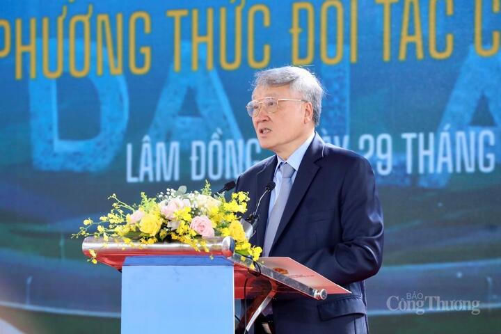 Ủy viên Bộ Chính trị, Phó Thủ tướng Thường trực Chính phủ Nguyễn Hòa Bình phát biểu chỉ đạo.
