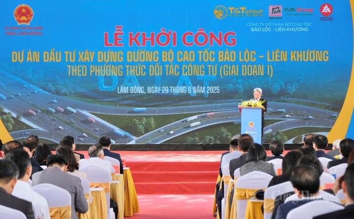 Lễ khởi công dự án đầu tư xây dựng đường bộ cao tốc Bảo Lộc – Liên Khương theo phương thức đối tác công tư (giai đoạn 1). Ảnh: Lê Sơn