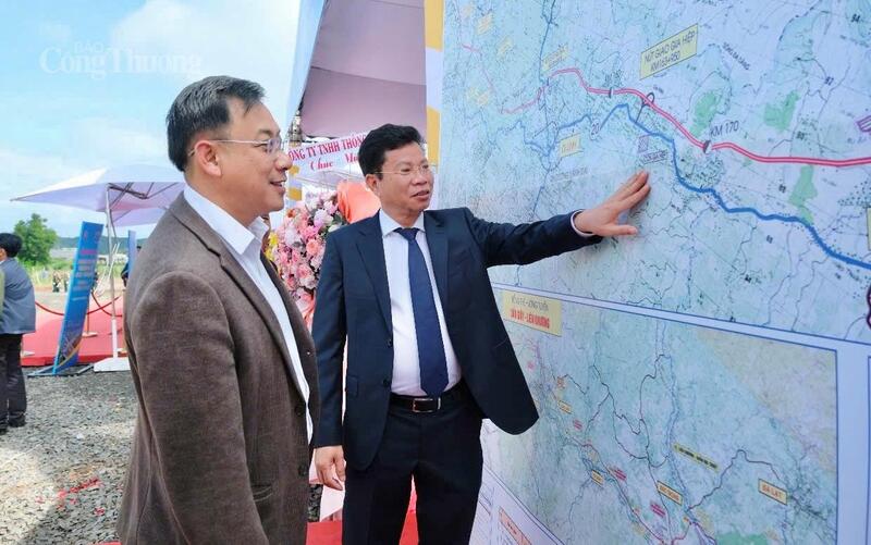 Dự án đầu tư xây dựng cao tốc Bảo Lộc – Liên Khương có tổng chiều dài 73,62 km, với quy mô 4 làn xe, tổng mức đầu tư là 17.718 tỷ đồng. Ảnh: Lê Sơn
