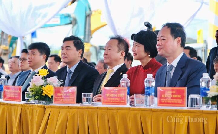 Các đại biểu dự Lễ khởi công dự án đầu tư xây dựng đường bộ cao tốc Bảo Lộc – Liên Khương theo phương thức đối tác công tư (giai đoạn 1).
