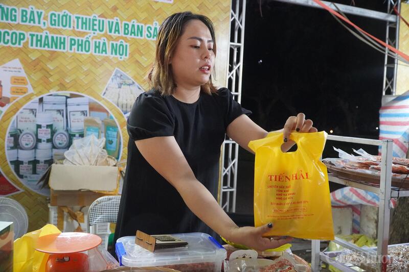 Chị Dương Thị Mỹ Duyên - đại diện hộ kinh doanh Dương Tiến Hải.