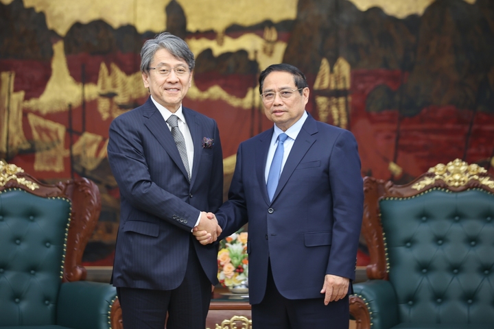 Thủ tướng Phạm Minh Chính tiếp ông Maeda Tadashi, Chủ tịch Hội đồng quản trị Ngân hàng Hợp tác quốc tế Nhật Bản (JBIC). Ảnh: VGP/Nhật Bắc